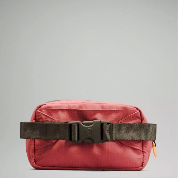 BUNDLE NWT Mini Belt Bag & Never Lost Keychain - Picture 10 of 16